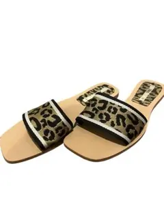 ZARA レオパード柄 フラットサンダルのサムネイル