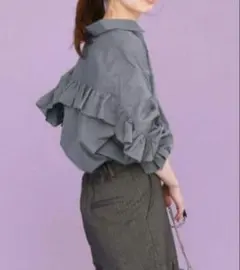 ☆未使用☆【KBF】BACK　フリル　オーバーシャツ　グレーのサムネイル