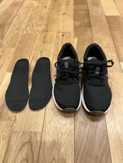 アシックス　スニーカー　22.5cm