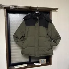 フード付きオリーブグリーンダウンジャケット