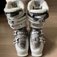 新品未使用！SALOMON レディーススキーブーツ 23-23.5cm 新品未使用！SALOMON レディーススキーブーツ 23-23.5cm