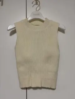 LILY BROWN ノースリーブセーター クリーム　美品