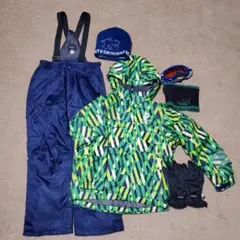 スキーウェアセット　ジャケット・パンツ・ゴーグル・ヘッドプロテクター帽子・手袋