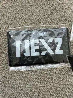 NEXZ ネクスジ 早期特典 サイン トレカ キーホルダー ピンバッジ ユウ NEXZ ユウ 直筆サイン入りトレカ FC早期入会特典 BOX - メルカリ