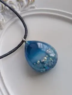 1250.スワロ入り♡ しずく型レジンネックレス♡ - メルカリ