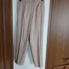 ワールド，grave のベージュテーパードパンツ 、ゴムウエスト