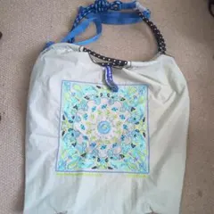 グーレーに花柄の刺繍のエコバックです　 タッチのmサイズのタイツ2足付けます