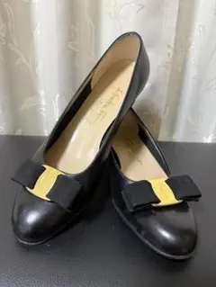 Salvatore Ferragamo ヴァラ パンプス 黒　23cmのサムネイル