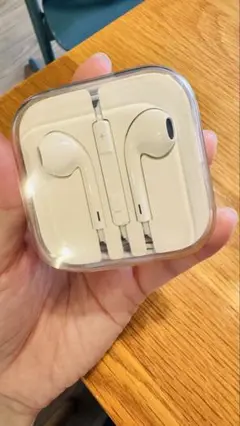 【新品未開封】Apple EarPods （lightening）クリアケース付