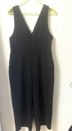 値下げ【美品】ユニクロ　Vネック サロペット　黒