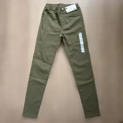 新品　タグ付き　GU オリーブ色 ノビノビレギンスパンツ 140サイズ