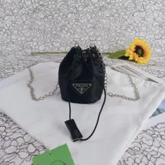 PRADA 巾着型 ポーチ チェーンショルダーバッグのサムネイル