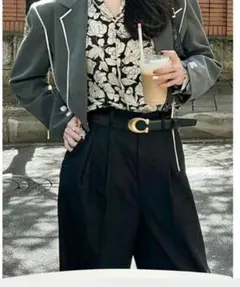 黒のベルト ゴールドバックル