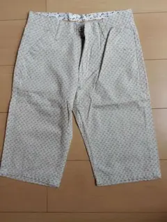 新品　幾何学模様 ベージュ ショートパンツ サイズ28