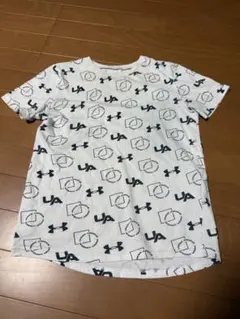 アンダーアーマー 150 半袖 YLG ロゴ　総柄のサムネイル