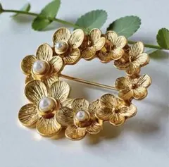 花冠クラシカルゴールドブローチ　イングリッシュガーデン　パール調　フラワーフープ