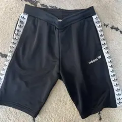 adidas 黒 ハーフパンツ150cm