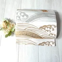 名古屋帯 白地 ゴールド シルバー 波模様 シンプル 上品 着物に OBIのサムネイル