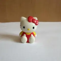昭和キティ ハローキティ 赤いオーバーオール マスコット - メルカリ
