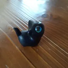 木製　黒猫　置物 　全長約３cm　小さい猫ちゃんです　ZK-5723