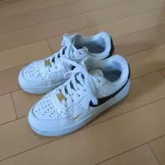 NIKE AIR FORCE 1 ホワイト ブラック ゴールド