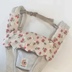 ご好評　抱っこ紐カバー　よだれカバー　リバーシブル　エルゴ対応　リボン　いちご柄