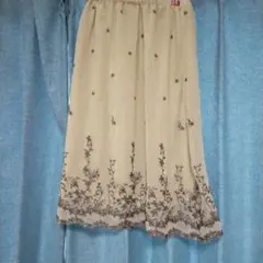 Chou Chou 刺繍入りフレアスカート M