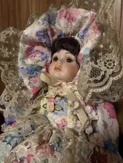 花柄ドレスの人形