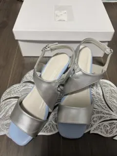 【最終値下げ】Bou Jeloud シルバー サンダル Lサイズのサムネイル