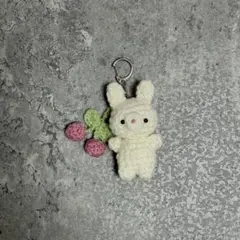 うさぎとさくらんぼのあみぐるみキーホルダー