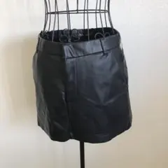 即購入OK！美品ZARA ザラ　黒 レザー ショートパンツ フェイクポケット付き