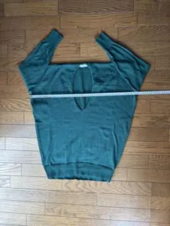 グリーン Vネック 長袖ニット
