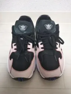 adidasスニーカー