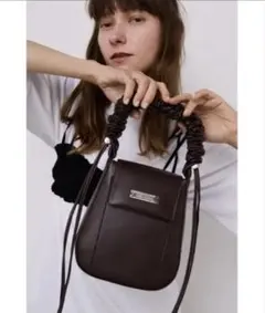 【専用出品】un/neuギャザーハンドルフェイクレザー 2WAYショルダーバッグ