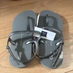 新品！GAP KIDS ビーチサンダル 18/19cm グレーのサムネイル