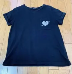 Vネック 黒Tシャツ 胸ポケットハートロゴ L