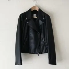 GAP ブラック ダブルライダースジャケット - メルカリ