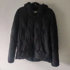 黒のダウンジャケット