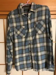 チェックシャツ