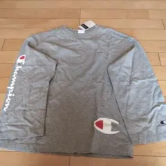 Champion グレー ロゴ長袖Tシャツ