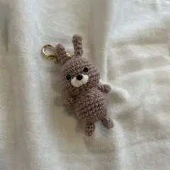 ウサギのあみぐるみ（ストラップ付き） 手作り - メルカリ