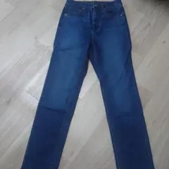 GU　ハイウエストシガレットアンクルジーンズ