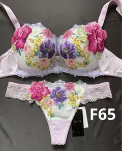 2025年最新】ワコール サルート 93gの人気アイテム - メルカリ