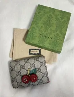GUCCI 二つ折り財布 カップケーキモチーフ ☆希少☆GUCCI 二つ折り財布 ブルー ストライプ カップケーキモチーフ