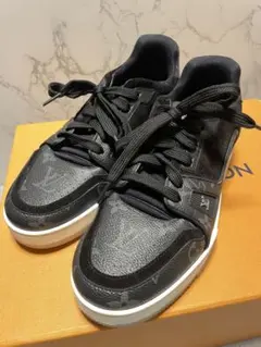 ルイヴィトン　スニーカー　(数回使用)