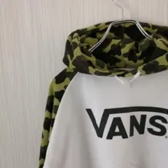 VANS　パーカー　フーディ　迷彩　ショート丈　レディースのサムネイル