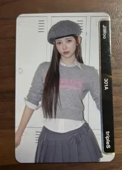 tripleS　ジウ　BB301　QR未使用