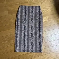 パイソン柄 タイトスカート スリット入りのサムネイル
