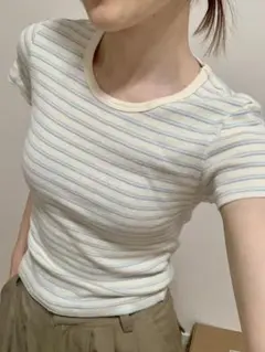 ストライプデザイン 半袖Tシャツ Sサイズ
