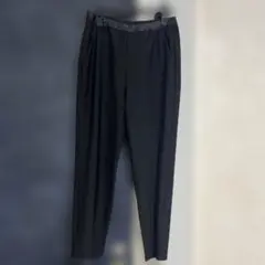 黒 ラメ付きウエスト スリムパンツ。